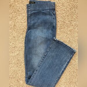 NYDJ Pristine pullon jeans w/. Bootcut legs , back pockets lift tuck technology